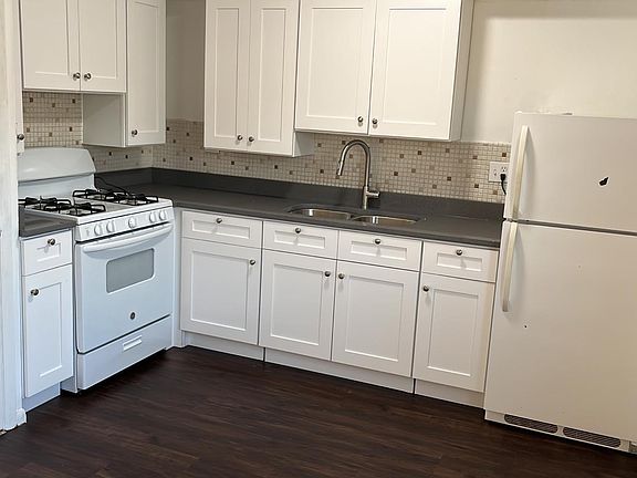 4th image of 5555 N Washtenaw Ave #3