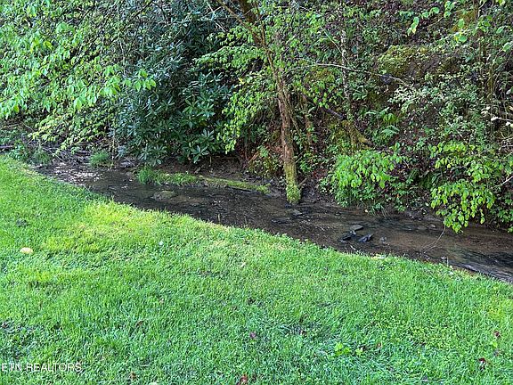 5th image of 1764 Upper Middle Creek Rd