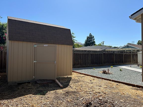 4th image of 4049 Holly Dr #Adu