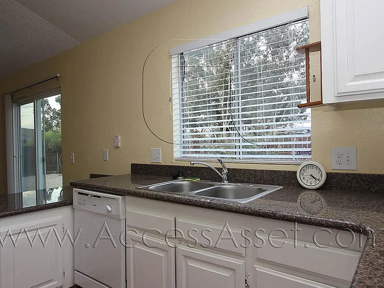 16364 Stevens Ave — Photo 3