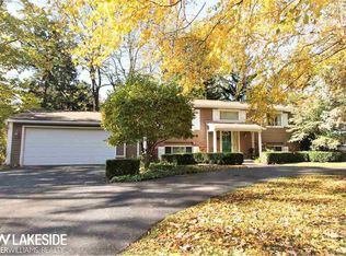 3575 Eastbourne Dr, Troy, MI 48084