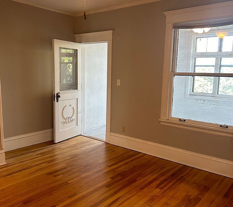 1st image of 904 Raymond Ave #906-4