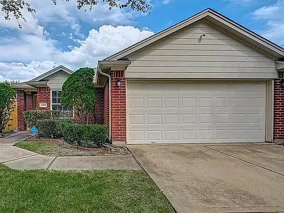 3 bed, 2.0 bath, 1495 sqft, $1,875 — Photo 2