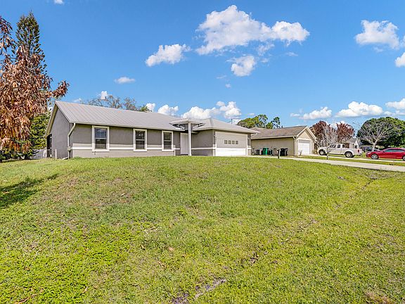 3rd image of 261 SW Parish Terrace