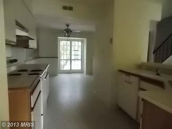 5th image of 13 Cherry Manor Ct