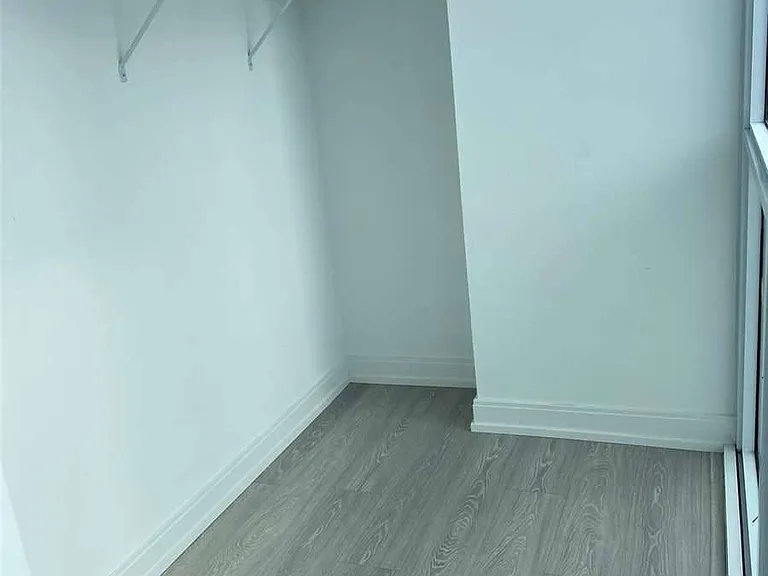 181 Dundas St E #4511 — Photo 14