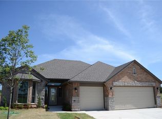 2509 SE 38th St, Moore, OK 73160