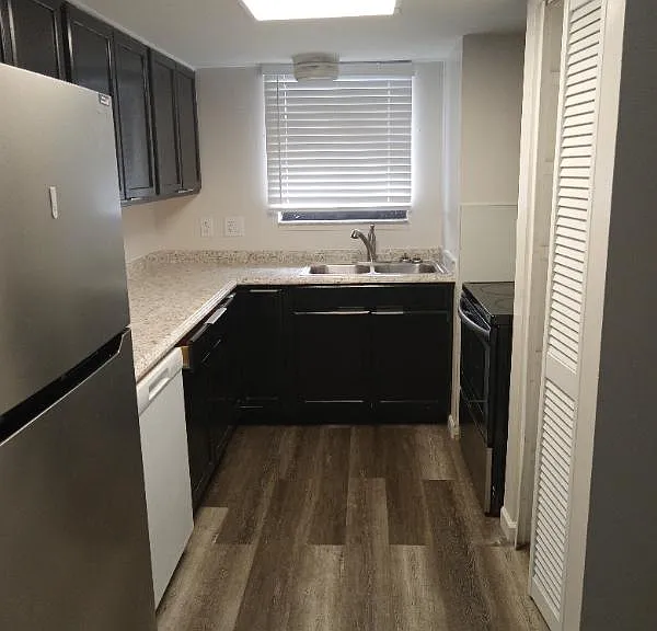 2541 S Myrtle Ave #D — Photo 12