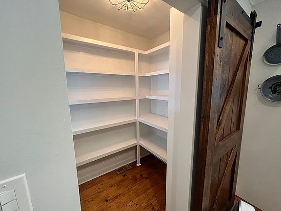 2nd image of 8 Park Ave APT 1