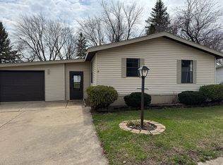 105 Fawndale Dr, Freeport, IL