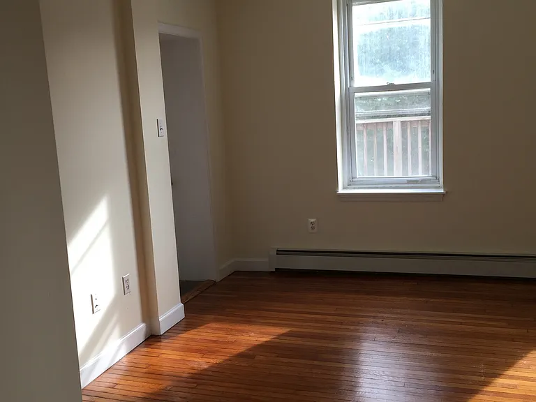 461 Martin St — Photo 2