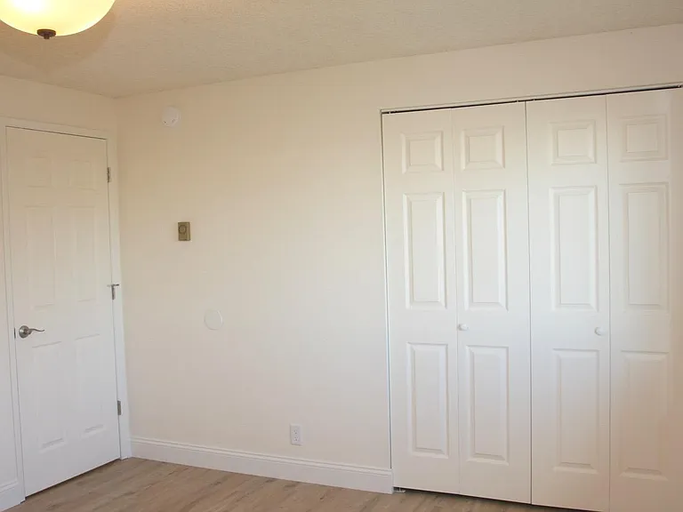 225 SW Kalmia St #C — Photo 23