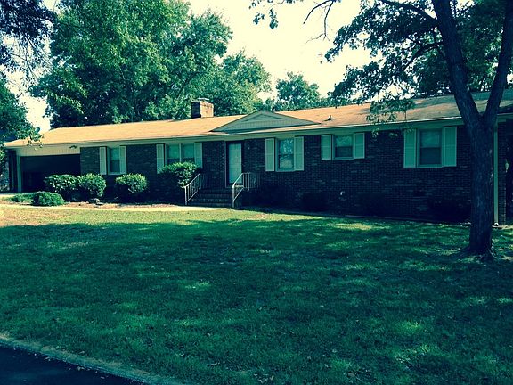 Side view of front showing nice lawn size