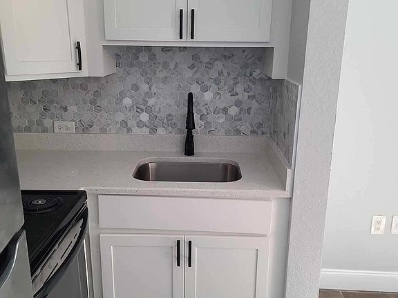 2nd image of 402 11th St N #2B-1Ba-637Sqft