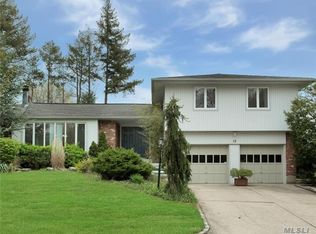 12 Hilltop Rd, Albertson, NY 11507