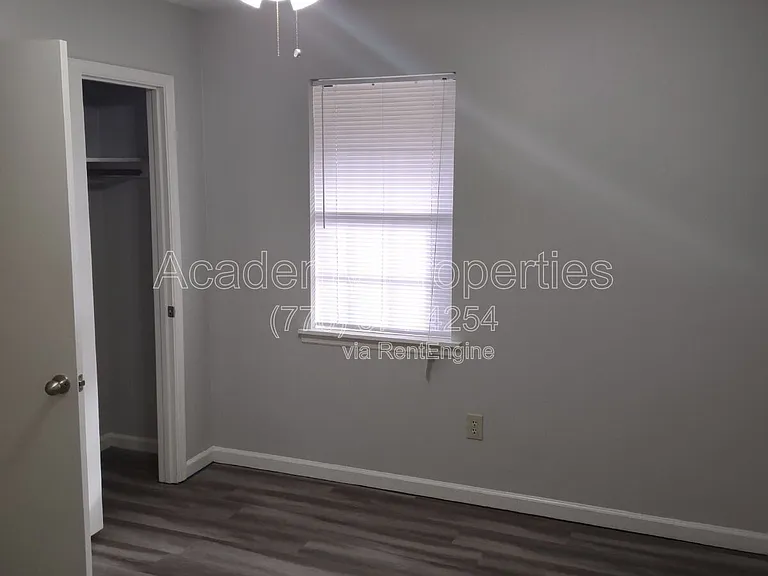 106 Richard Way — Photo 4