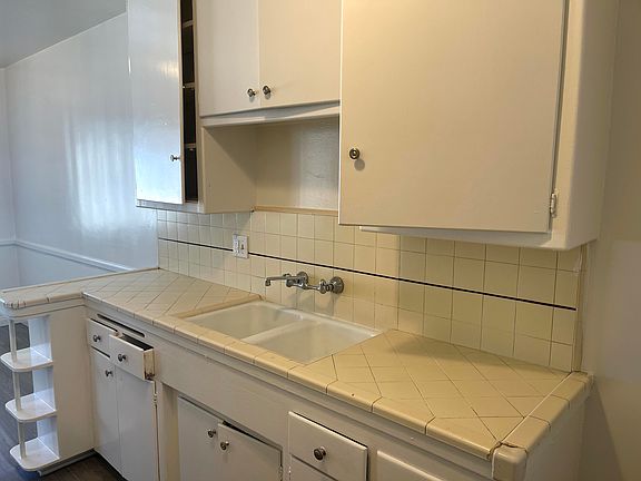 4th image of 4028 Palmwood Dr #6
