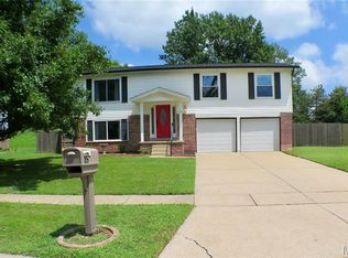 15 Chip Dr, O'Fallon, MO 63366