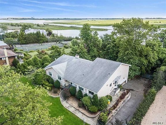 2nd image of 210 Dolphin Dr