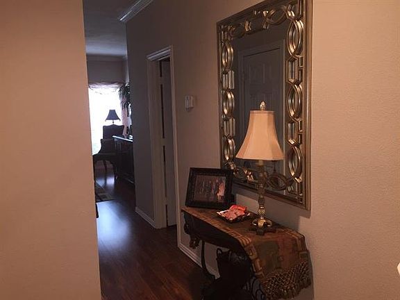 4th image of 2408 Southlake Dr