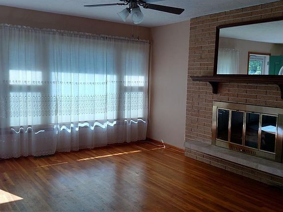 5th image of 1832 Roberts Ave