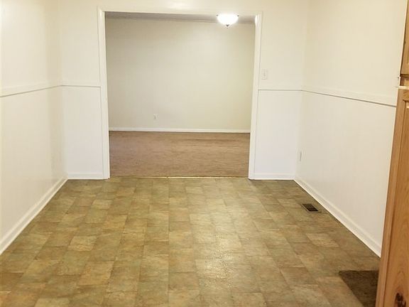 5th image of 2905 Woodlawn Ave NW
