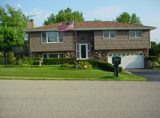 19403 Debbie Ln, Woodstock, IL 60098