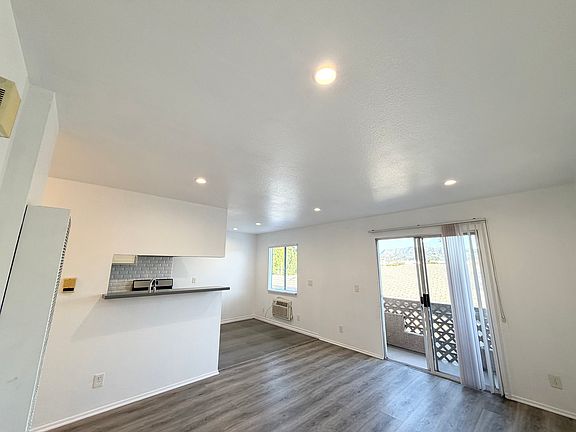 2nd image of 530 N Ardmore Ave APT 203