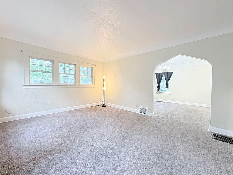 4450 Commonwealth Ave — Photo 17
