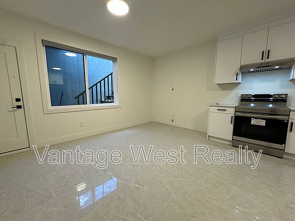 4th image of 3757B Astoria Dr
