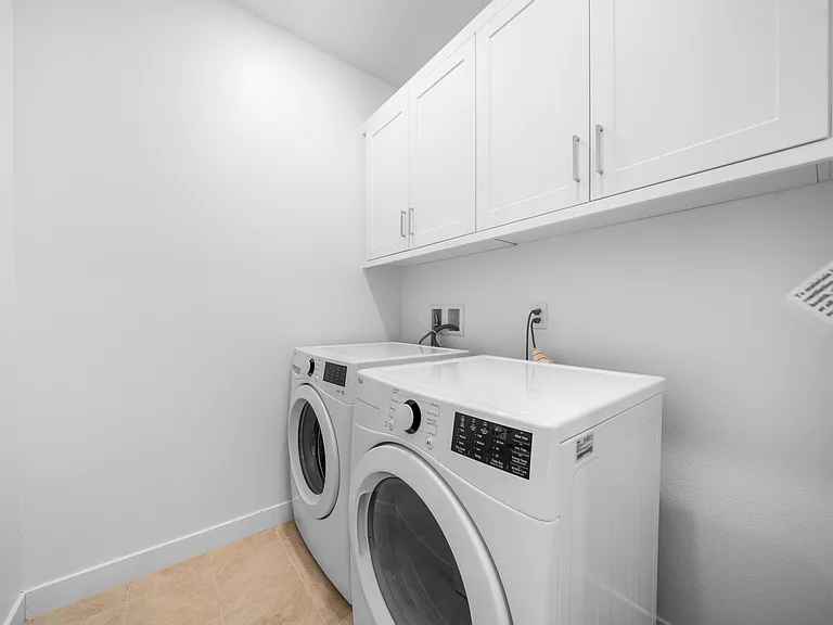 402 Merit — Photo 19