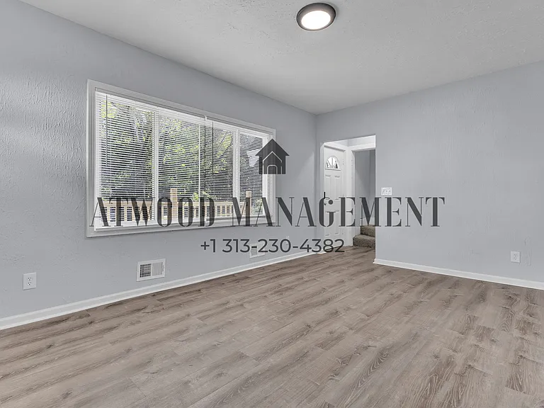 21345 Bennett St — Photo 2