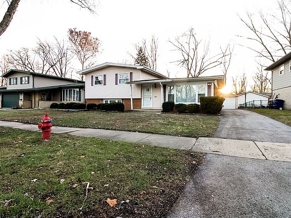 2nd image of 738 W Strieff Ln
