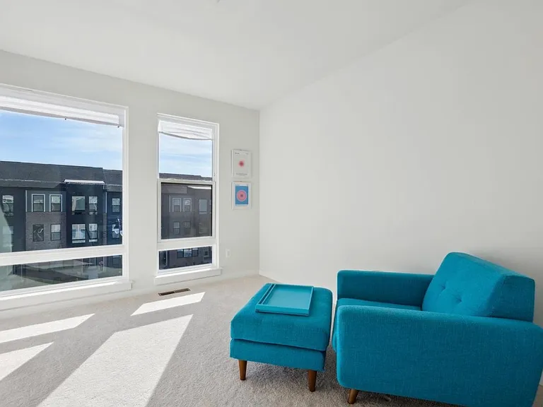 319 Summit Point Blvd #1A-2A-2B — Photo 4