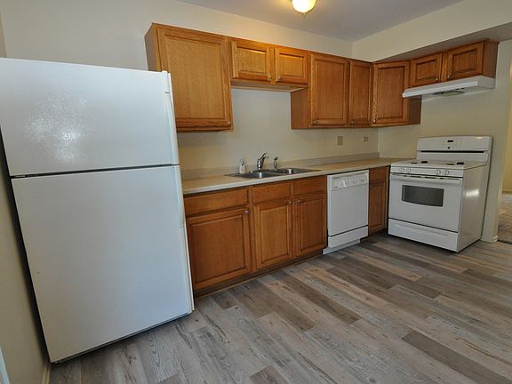 5th image of 29W471 Birchwood Dr