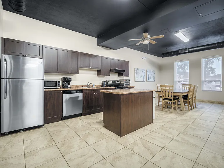 8325 Riverside Dr E — Photo 20