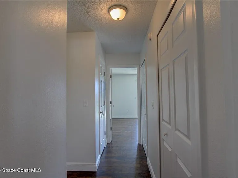 283 E Towne Pl — Photo 17