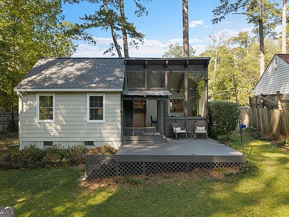 3rd image of 1137 Kingsley Cir NE