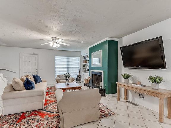 5th image of 2916 Rosewood Ln #2916