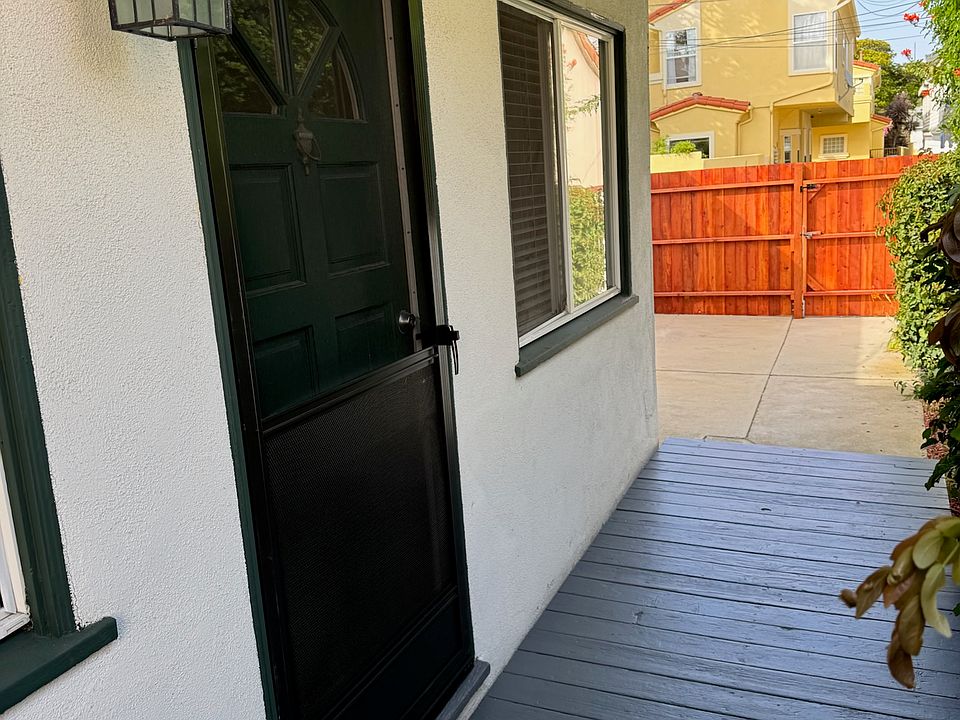Charming detached back house with private entrance off the alley. New fence.