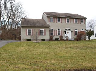 551 Saint Davids Ln, Niskayuna, NY 12309