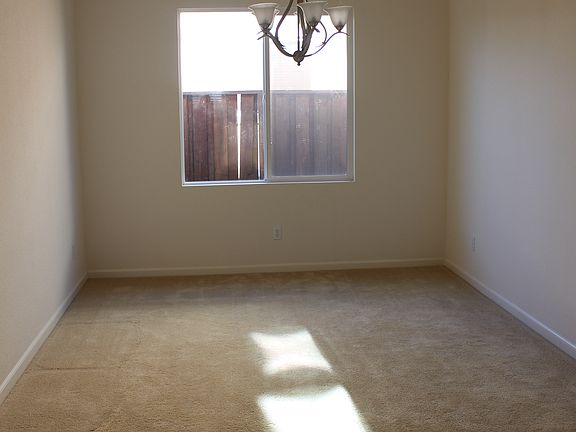 3rd image of 516 Lake Park Ct