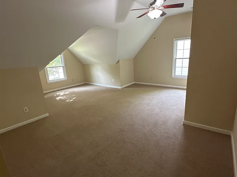 Pinehollow Ct — Photo 41