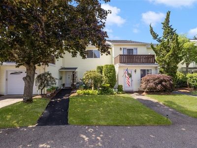 864 Stratford Ln, Warwick, RI, 02886