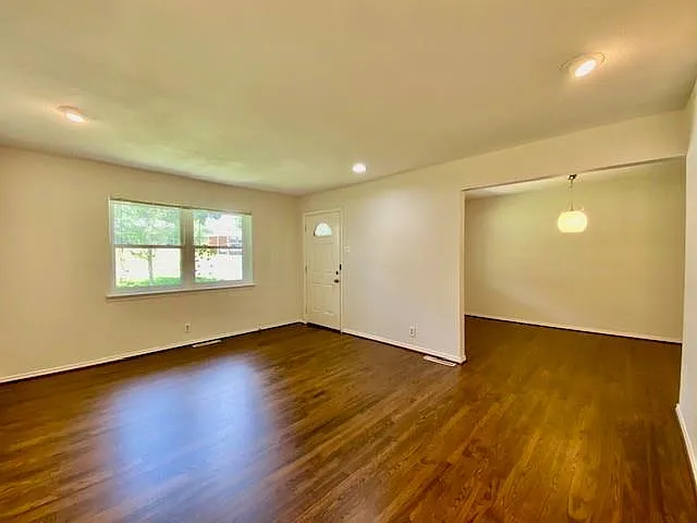 3 bed, 1868 sqft, $2,650 — Photo 3