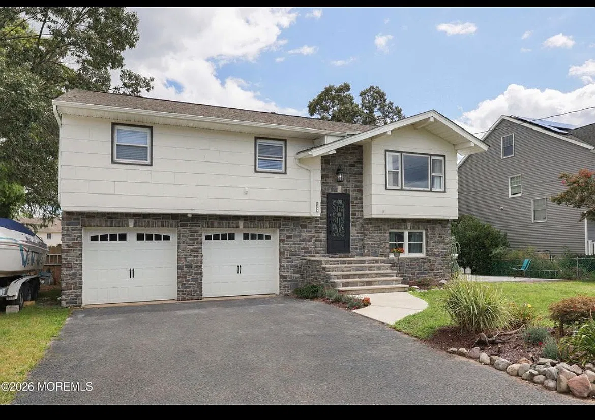 3 bed, 1512 sqft, $1,500 — Photo 1