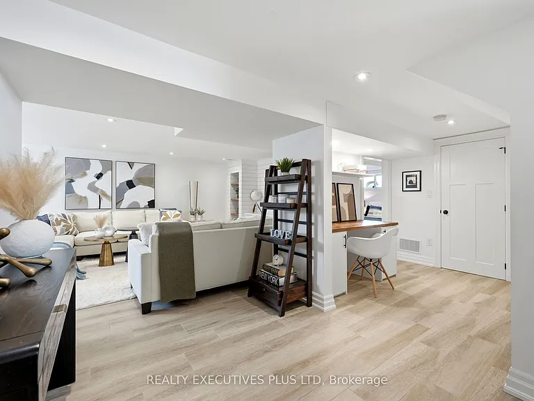 9 Hazelbury Dr — Photo 18