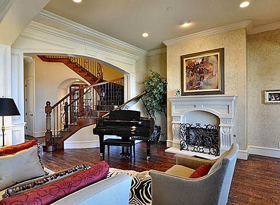 4th image of 10377 Mountain Laurel Ln