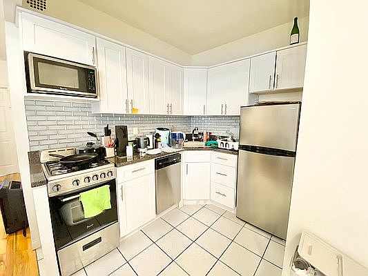 4th image of 114 E 28th St APT 5A