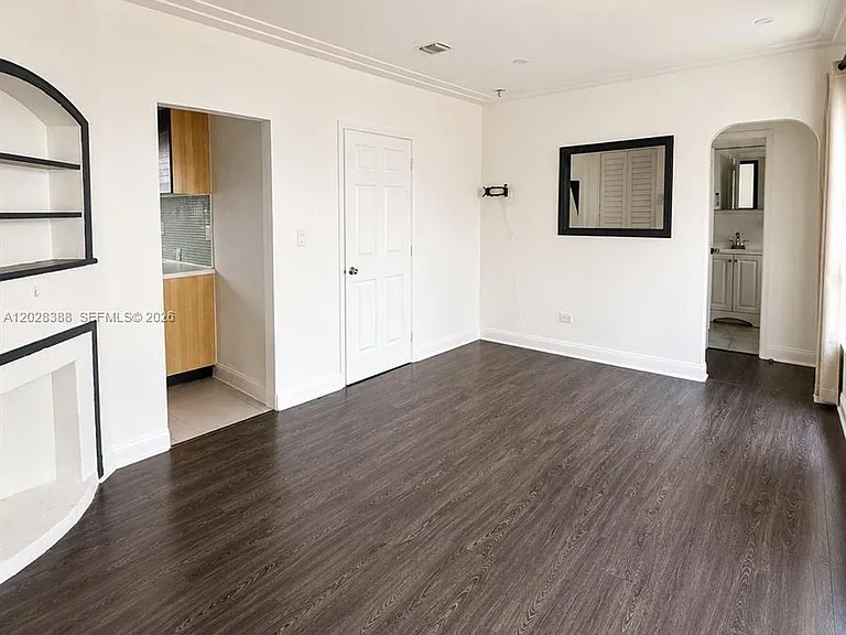 1536 Jefferson Ave #4 — Photo 1